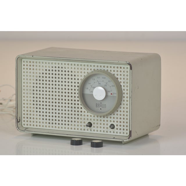 Early version of the sk2 kitchenradio. The beginning of the modern design at braun ag kronberg. Does not play, lites and...
