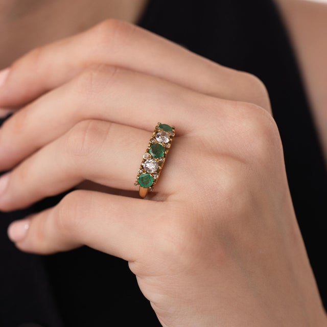 1910s 1910s Edwardian Emerald Diamond 18k Yellow Gold Ring, Size 5.25 For Sale - Image 5 of 6