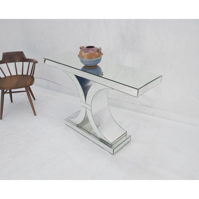 1970s All Mirrored 360 Degrees Beveled & Curved Mirror 4' Long Console Sofa Table For Sale - Image 5 of 11