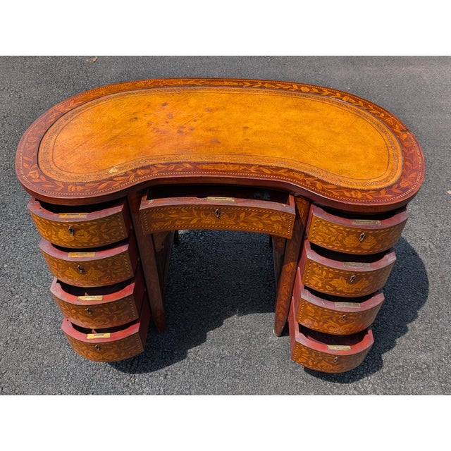 Traditional Antique Continental Marquetry Inlaid Kidney-Form Desk With Satinwood Floral Inlay For Sale - Image 3 of 12