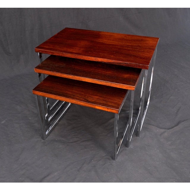 Herman Miller Rosewood Tops Chrome Base Mid Century Modern Set of 3 Nesting Side End Tables For Sale - Image 4 of 11