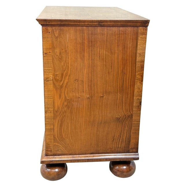 Antique Queen Anne Chest of Drawers in Walnut, 1705 For Sale - Image 6 of 14