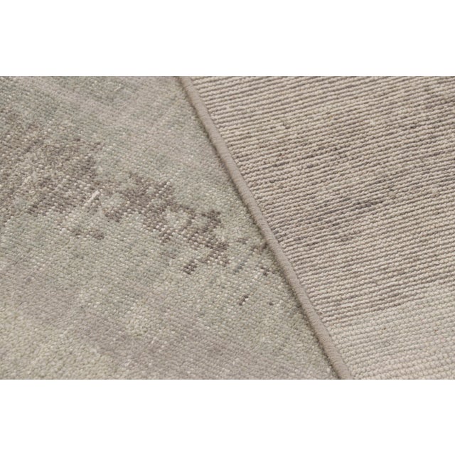Gray Rug & Kilim’s Modern Distressed Rug in Gray With Abstract Minimalist Patterns For Sale - Image 8 of 8