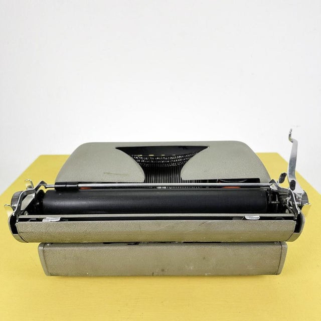 Vintage Travel-Riter Typewriter from Remington For Sale - Image 6 of 8