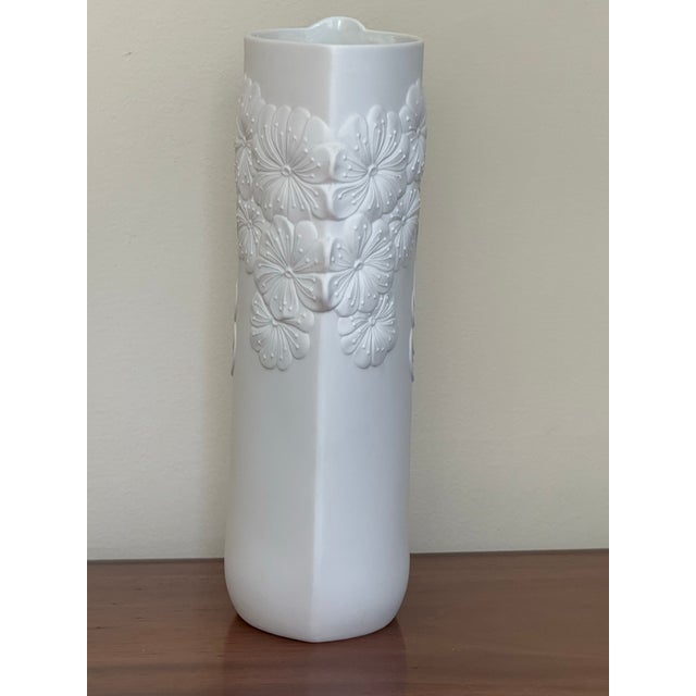 1960s A. K. Kaiser Manfred Frey White Bisque Porcelain Floral Relief Vase - Model 746 For Sale - Image 9 of 12