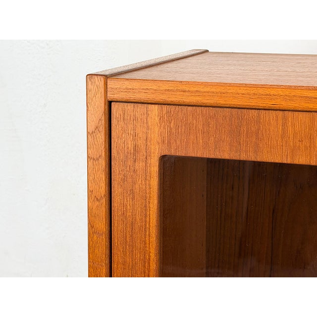 Danish Teak Cabinet with Glass Doors by Carlo Jensen for Hundevad & Co, 1960s For Sale - Image 11 of 18
