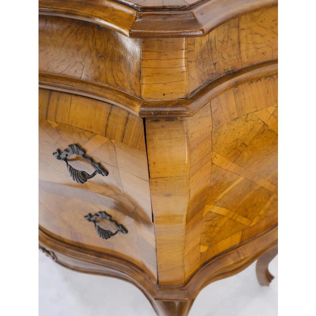 Mid 20th Century Italian Parquet Burl Wood Bombe Style Compact Entry Chest of Drawers Dresser For Sale - Image 5 of 13