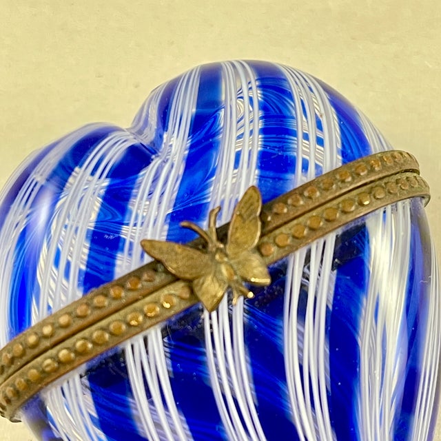 Glass Studio, Murano Murano Venetian Glass Latticino Heart Shaped Trinket Box For Sale - Image 4 of 7