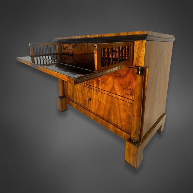 Biedermeier Writing Desk in Walnut, 1820 For Sale - Image 9 of 18
