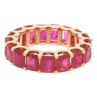 Natural 8.33 cts ruby band ring in 18k gold For Sale