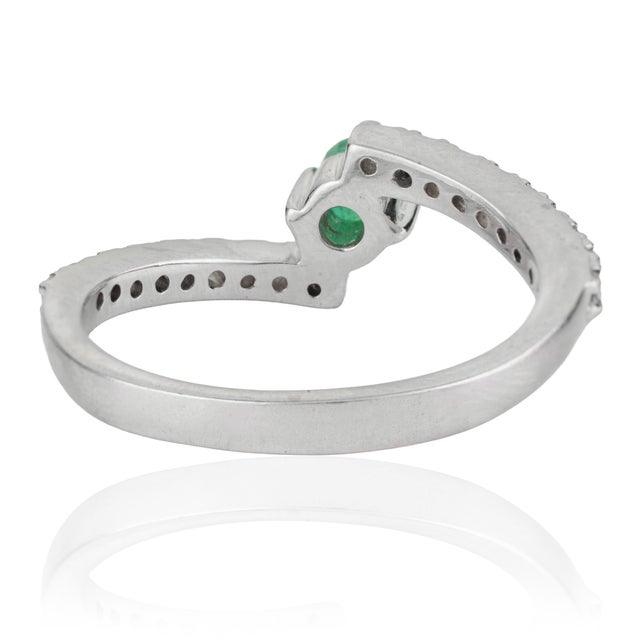Metal Minimalist Hallmarked 925 Silver Round 0.29 Ct Emerald & Diamond Ring Size 7 For Sale - Image 7 of 12