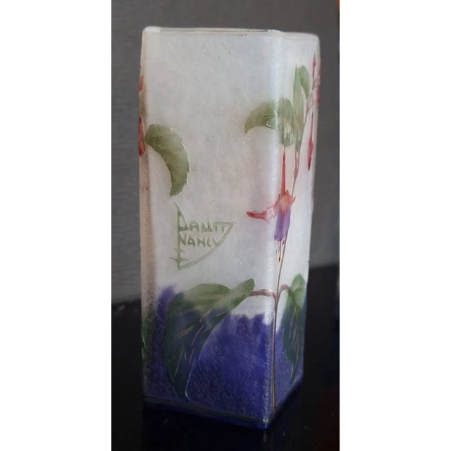 Art Nouveau Daum Nancy (France) – Art Nouveau Enameled Cameo Glass Vase Fuchsia, c.1900 For Sale - Image 3 of 5