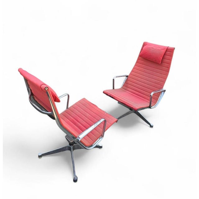Aluminum 124 Swivel Armchair by Charles & Ray Eames Herman Miller, Set of 2 For Sale - Image 5 of 18