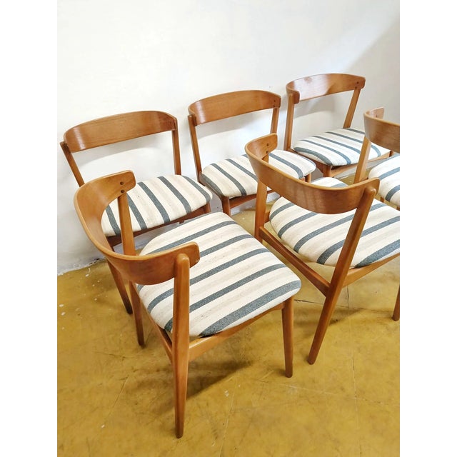 1950s Vintage Danish No. 26 Chairs with Striped Upholstery from Farstrup, 1950s, Set of 6 For Sale - Image 5 of 6