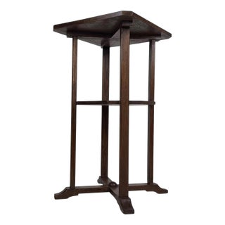 Antique Early 20th Century English Heals-Style Oak Side Table For Sale