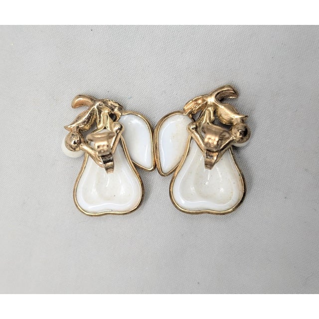 Metal Vintage Alfred Philippe for Crown Trifari White Thermoset Pear Clip Earrings, 1954- 2 Pieces For Sale - Image 7 of 7