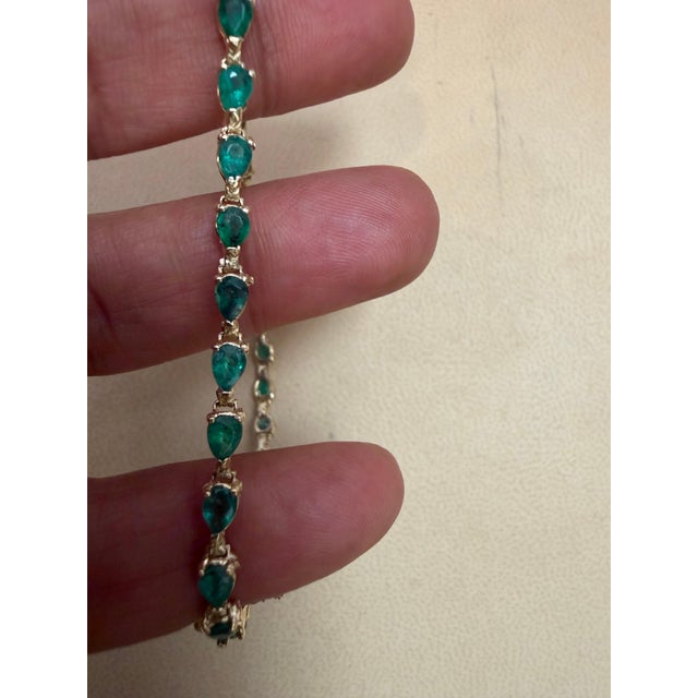 7 Ct Natural Pear Shape Emerald Cocktail Tennis Bracelet 14 Kt Yellow Gold 7" For Sale - Image 4 of 8