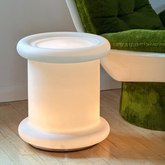 1970s Vintage 1970s Italian Satin Opaline Glass Floor Lamp - Sculptural Illuminated Side Table - Space Age Matte Frosted Glass Pedestal Lamp For Sale - Image 5 of 18