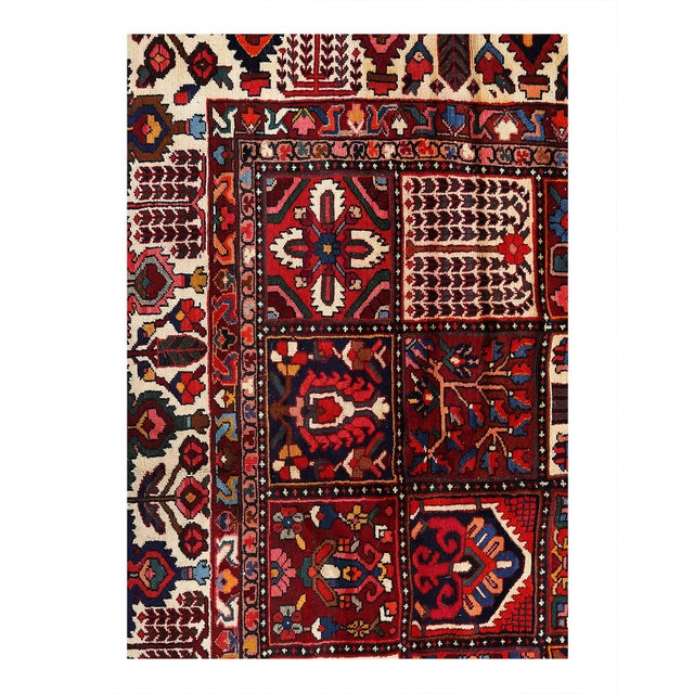 Offered is a gorgeous Persian Bakhtiari area rug. The luxurious hand-knotted pile is made from very fine lamb's wool and...