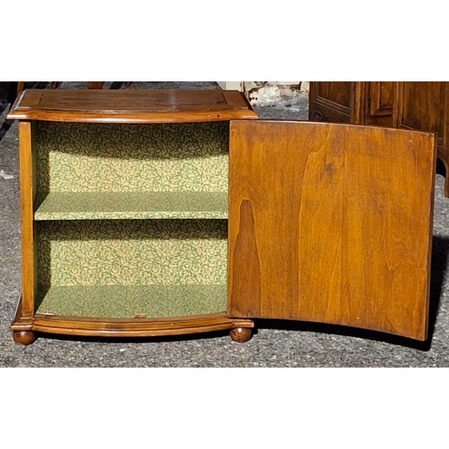 20th Century Italian Crossbanded Walnut Side Cabinet For Sale - Image 4 of 9