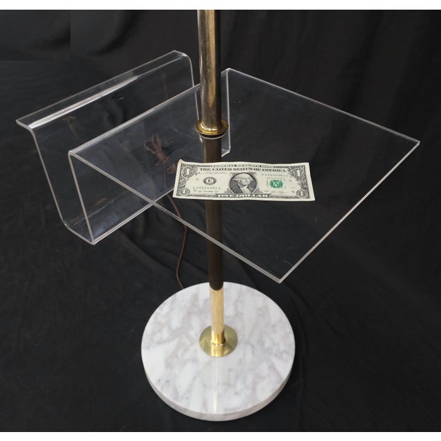 Mid-Century Modern Round Marble Base Brass Floor lamp Integrated Lucite Table Magazine Rack For Sale - Image 3 of 10
