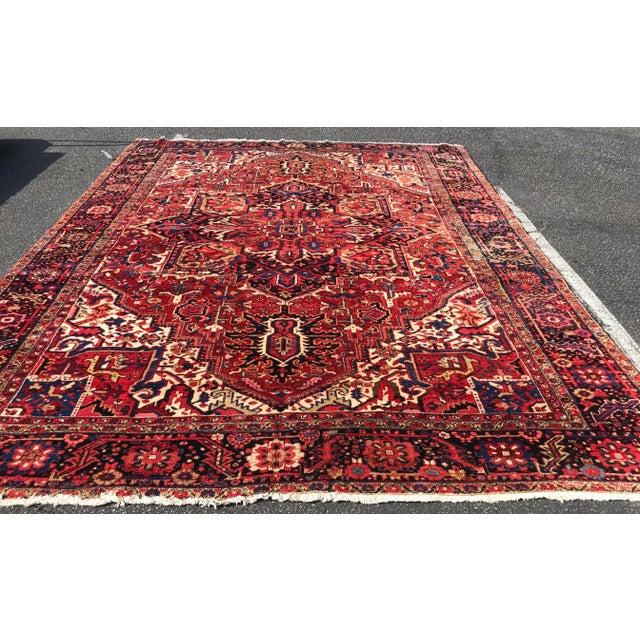 1930s Vintage Design Geometric Heriz Rug- 9′9″ × 13′2″ For Sale - Image 4 of 13