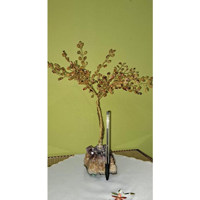 The Citrine Tree of Life, with its golden hues and luminous energy, attracts with its beauty and powerful symbolism.