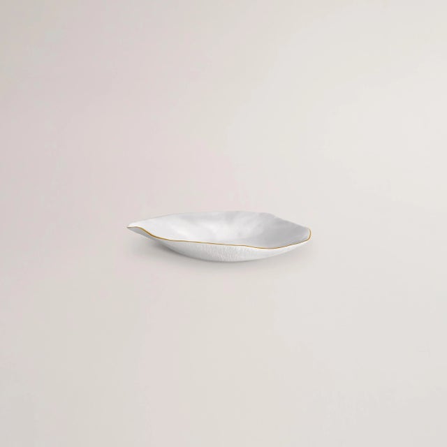 • Large dinner plate • 30cm x 29cm x 5,5cm • white glazed top, textured bottom • with a very luxurious 24k hand painted...