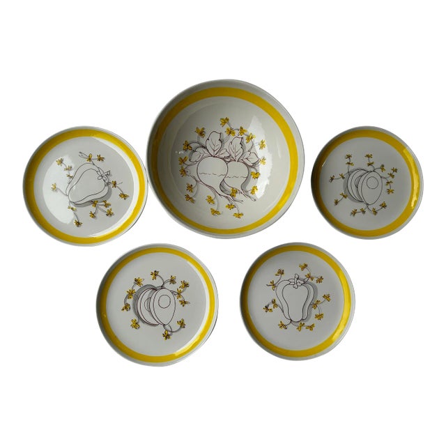 Vintage Italian 1960’s Yellow & White Pottery Salad Bowl With 4 Plates by Mancioli For Sale