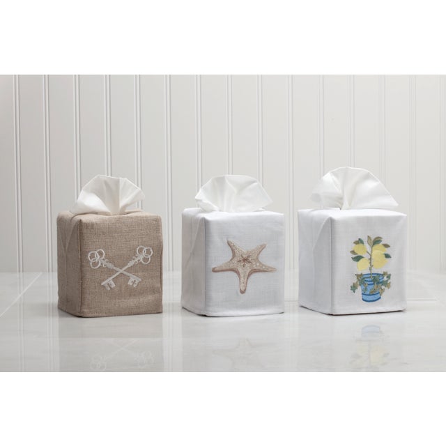 2020s Beige Napoleon Bee Wreath Tissue Box Cover in Natural Linen & Cotton, Embroidered For Sale - Image 5 of 5