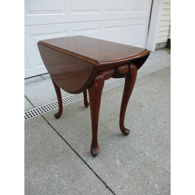 Late 20th Century Oval Cherry Queen Anne Drop-Leaf Side Table For Sale - Image 5 of 12
