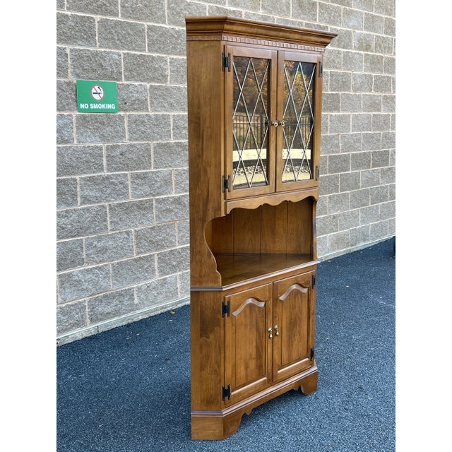 Tan 1980s Ethan Allen Heirloom Nutmeg Maple Corner Etagere or China Cabinet (10-6046) For Sale - Image 8 of 12