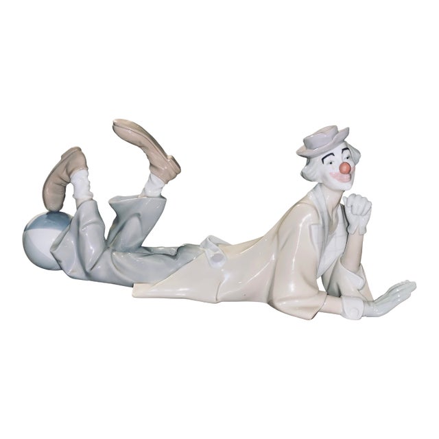 Vintage Lladro Porcelain Clown With Ball Figurine #4618 For Sale
