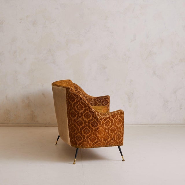 Italian Curved Sofa with Original Jacquard Upholstery, 1960s For Sale - Image 4 of 11