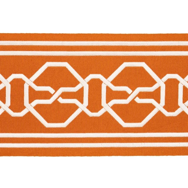These gutsy trims are perfect for the leading edge of curtains or anywhere you want to add instant glamour. Sold as a...