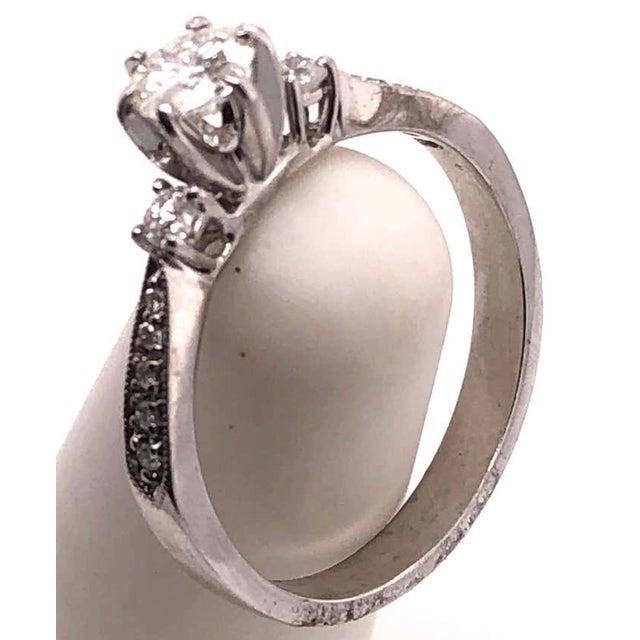 Modern 18 Karat White Gold Engagement Ring 1.00 Total Diamond Weight For Sale - Image 3 of 12