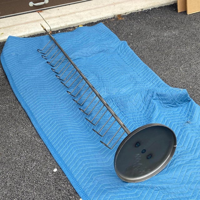 Vintage French Style Fleur-De-Lis 12 Bottle Wine Tower Floor Standing Rack For Sale In Philadelphia - Image 6 of 13