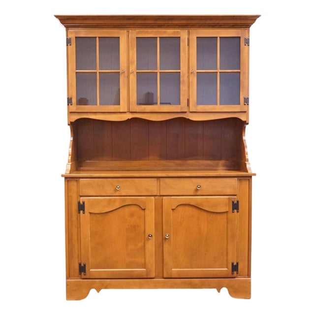 Ethan Allen Heirloom Nutmeg Maple Colonial Early American 47" Buffet W. China Hutch 10-6018 / 10-6036 For Sale