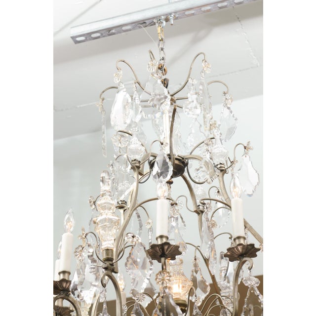 This exquisite vintage Louis XV chandelier features an elegant, multi-tiered silhouette adorned with an abundance of...