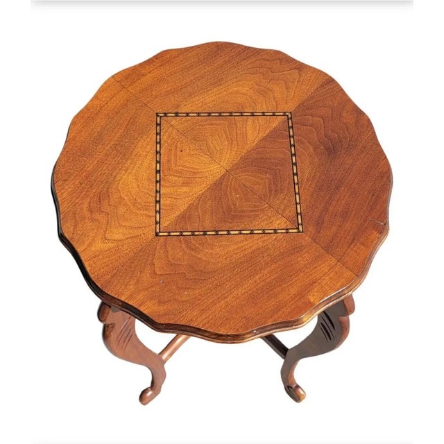 1980s Vintage Wavy Edge Walnut Book-Matched and Inlays Top Lamp or Drink Side Table For Sale - Image 5 of 7