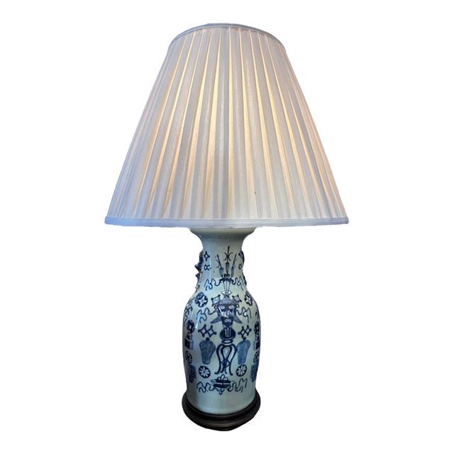 Vintage Chinoaserie Design Ceramic Table Lamp. For Sale