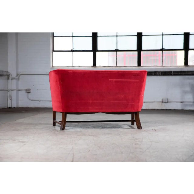 Mid-Century Modern Danish Classic 1930s "Banana-Style" Settee or Bench in Red Velvet For Sale - Image 3 of 9