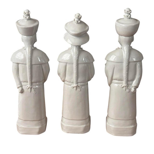 Qing Emperor White Porcelain Figures, 3 Generations For Sale In Phoenix - Image 6 of 12