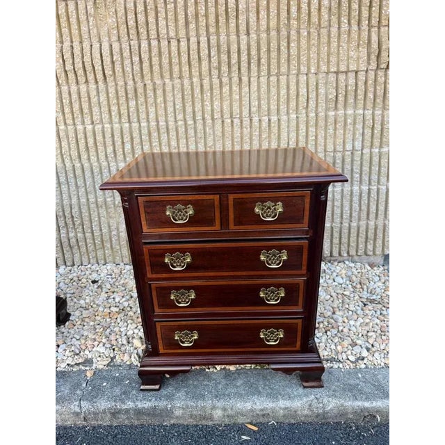 Pair of Stickley Matching Chippendale Style Inlaid Mahogany Nightstands or Small Bachelor's Chests. For Sale - Image 12 of 15