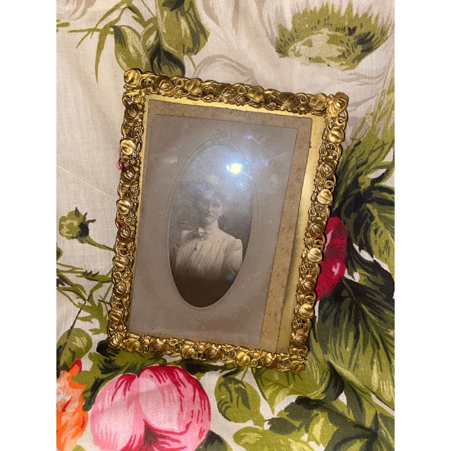 Metal Antique Photo Frame . Antique Gilded Frame With an Oval Victorian Cabinet Card Portrait. For Sale - Image 7 of 9