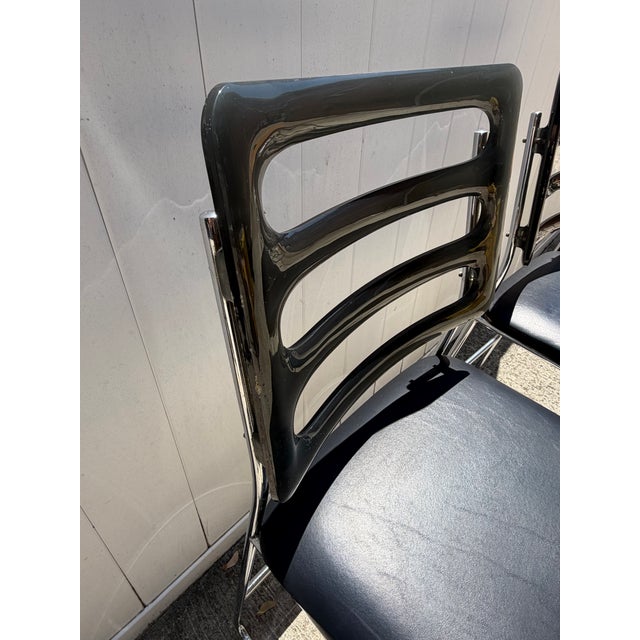 Vintage 1970s Chrome and Black Vinyl Bar Stools – Pair For Sale In New York - Image 6 of 9