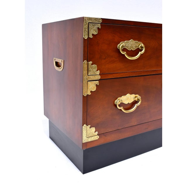 1970s Henredon Chinoiserie Tansu Campaign Commodes in Mahogany & Brass For Sale - Image 10 of 12