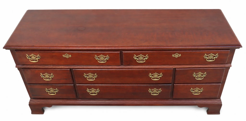 1980s Vintage Chippendale-Style Mahogany Dresser and Nightstand Set — view 3