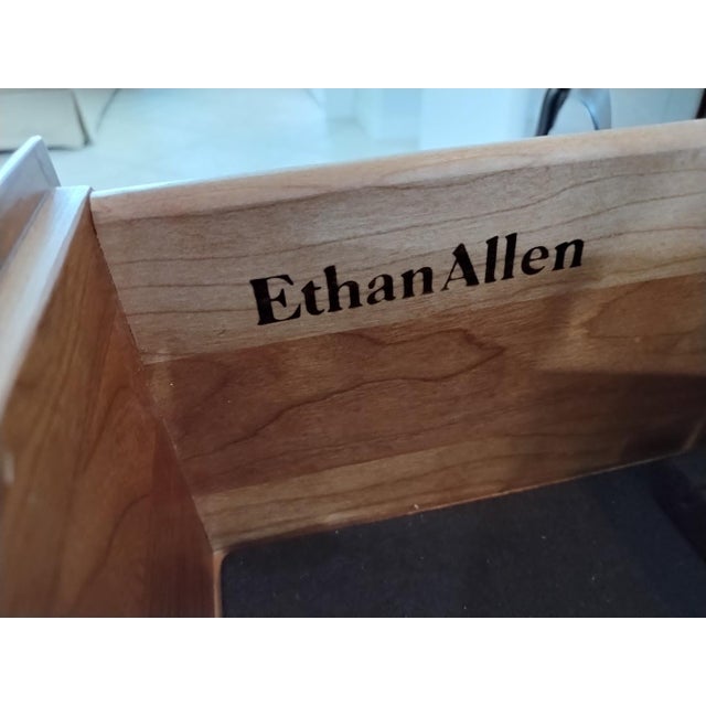 1980s Ethan Allen Georgian Court China Cabinet For Sale In Phoenix - Image 6 of 8