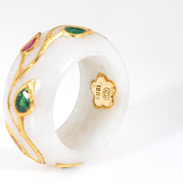 Vintage White Jade Ring Sz 5 Gemstones Vine Leaves 18k Yellow Gold Band For Sale In Los Angeles - Image 6 of 6